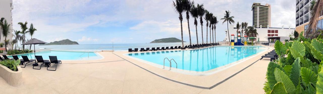 Viaggio Resort Mazatlan Exterior photo The swimming pool at the resort