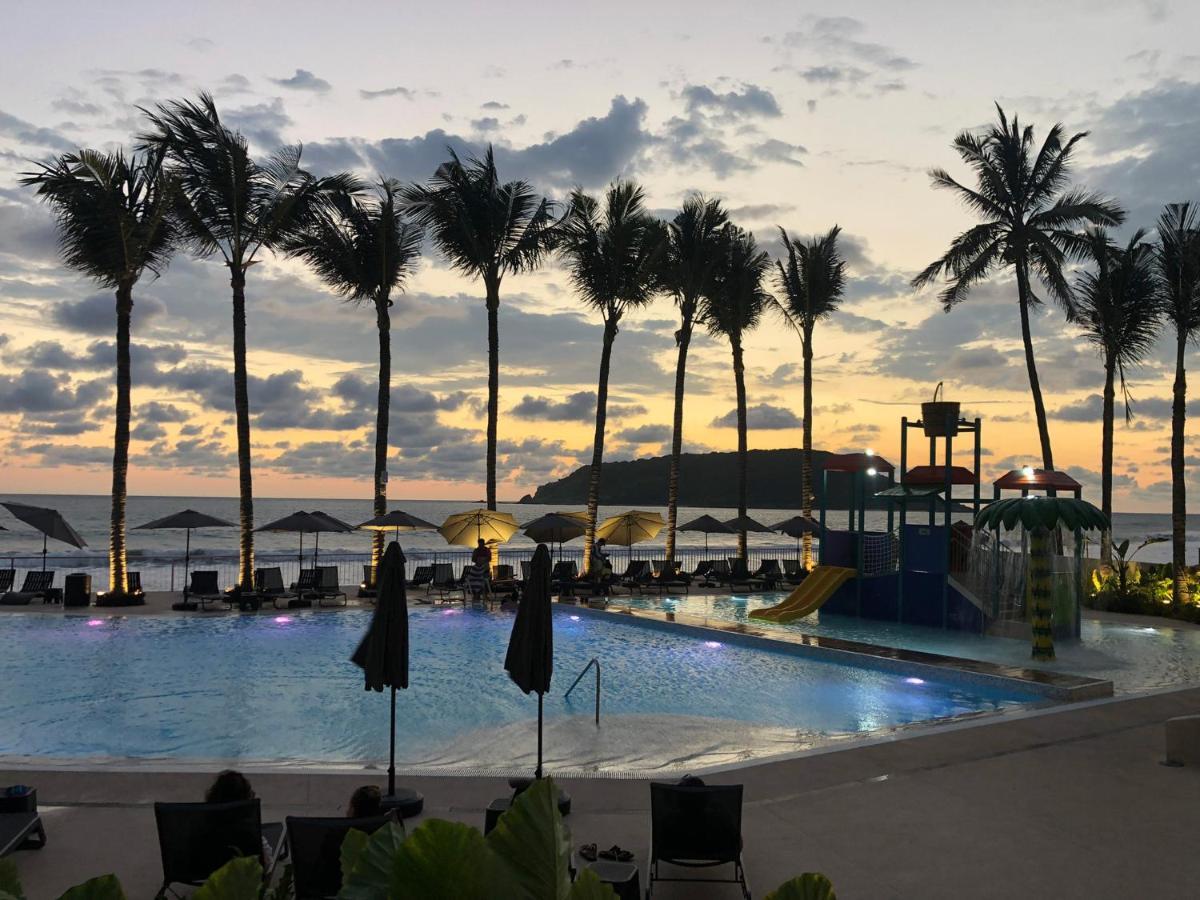 Viaggio Resort Mazatlan Exterior photo Sunset at the pool